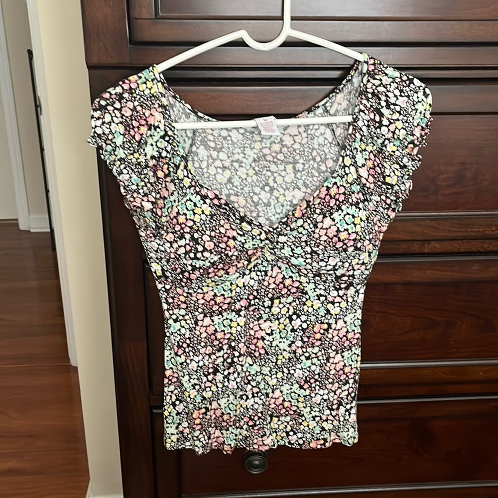 Candie’s puff sleeve floral top